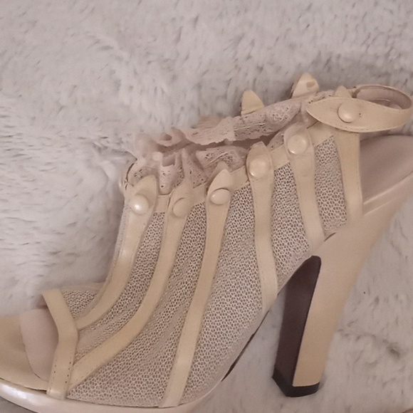 Nina Ricci Rare Italian Leather and Mesh w Ruffled Lace Victorian Button… - Picture 6 of 13